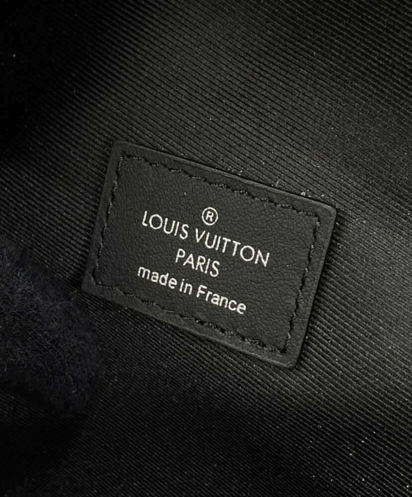 Louis Vuitton Discovery Bumbag M57276 Black