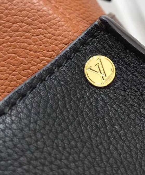 Louis Vuitton On My Side M53826 Black