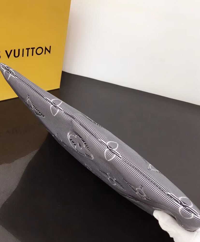 Louis Vuitton Reversible Pouch M68777 Gray