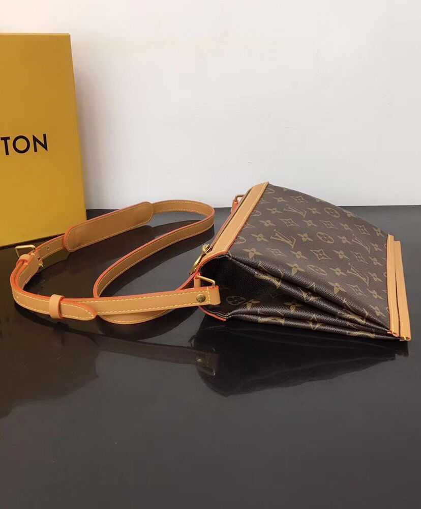 Louis Vuitton Saumur Messenger PM M44879