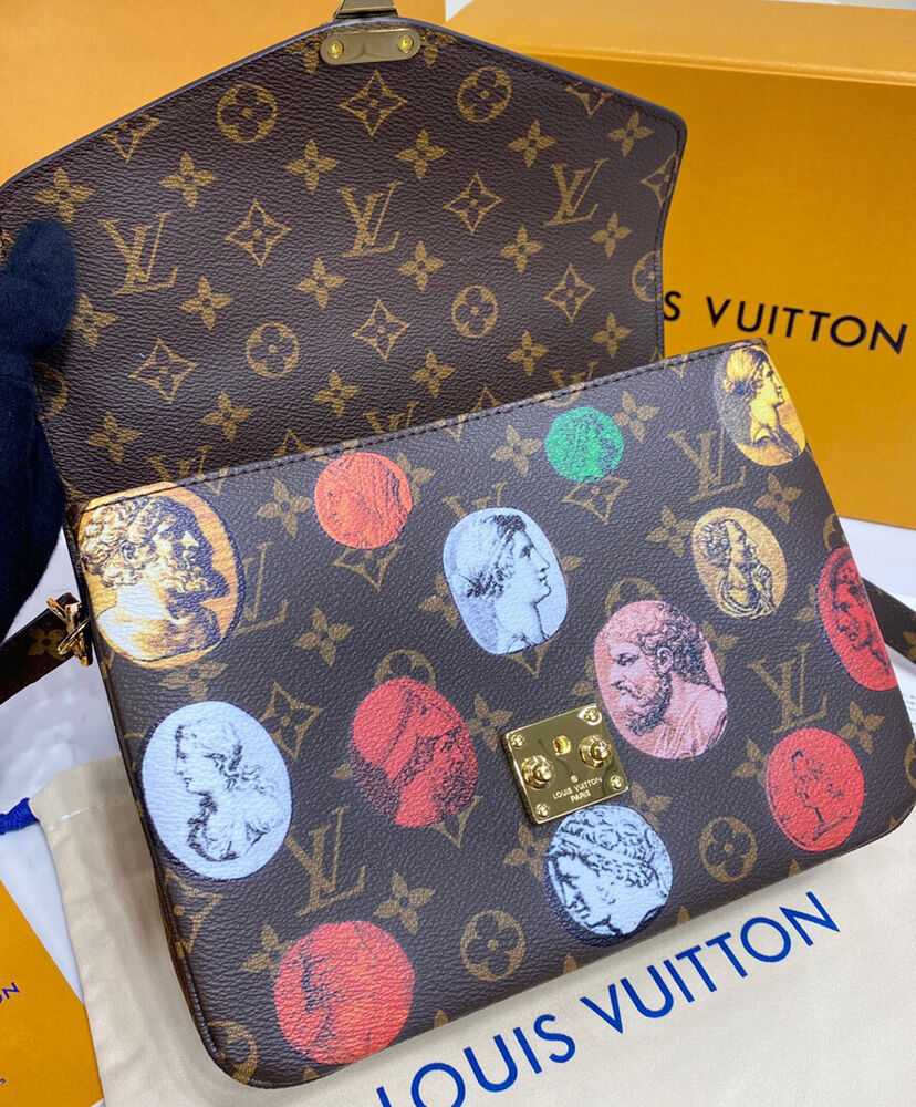 Louis Vuitton Pochette Metis M59257 Brown