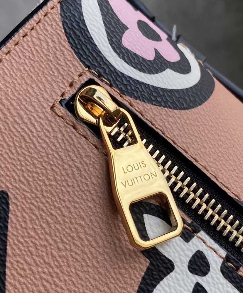 Louis Vuitton Pochette Metis M45823 Apricot