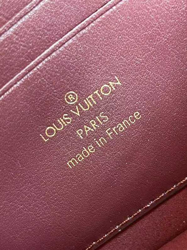 Louis Vuitton Outlet SINCE 1854 DAUPHINE CHAIN WALLET M69992 Bordeaux