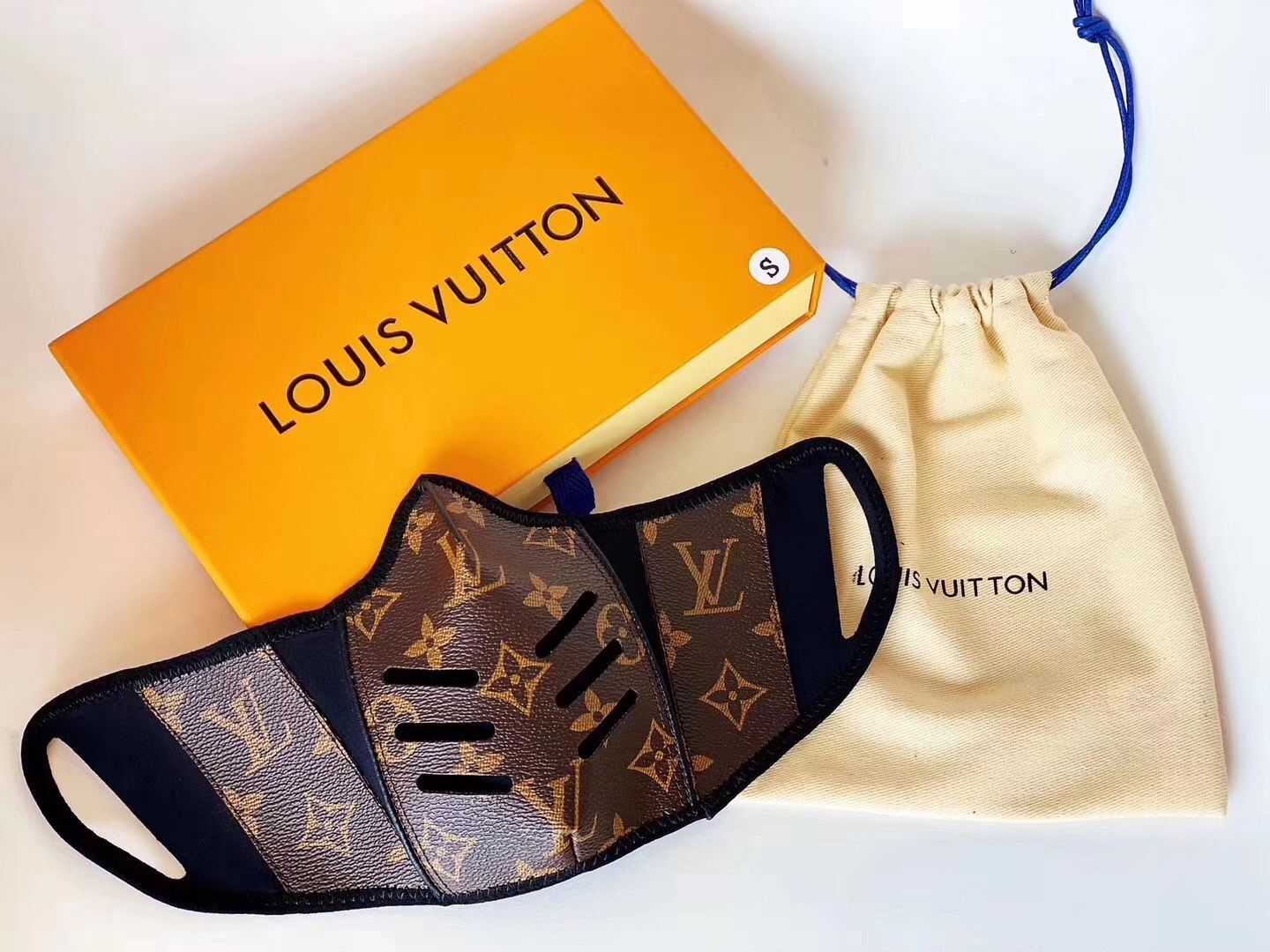 Louis Vuitton Outlet Monogram Canvas Masks M6666 Black