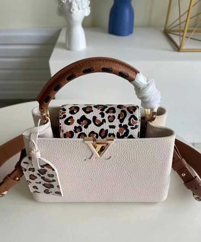 Louis Vuitton Outlet CAPUCINES PM M48865 white