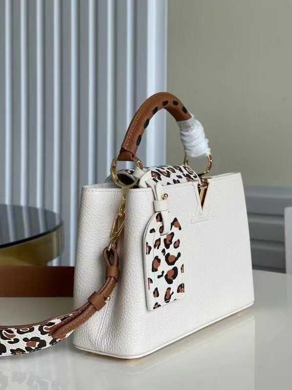 Louis Vuitton Outlet CAPUCINES PM M48865 white