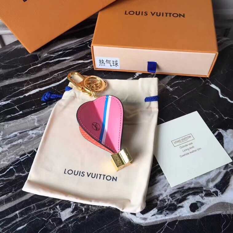 Louis Vuitton Outlet IN THE AIR BAG CHARM AND KEY HOLDER M67392