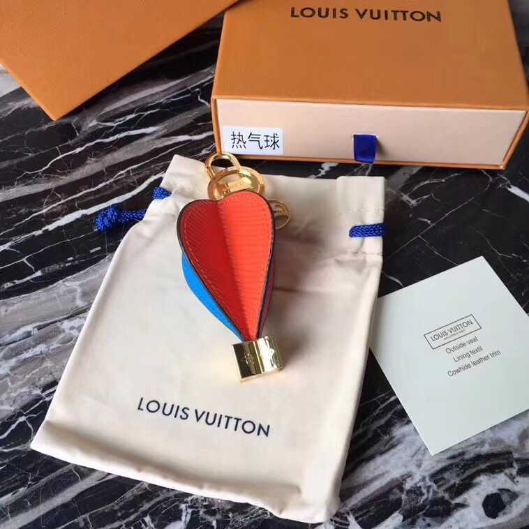 Louis Vuitton Outlet IN THE AIR BAG CHARM AND KEY HOLDER M67392