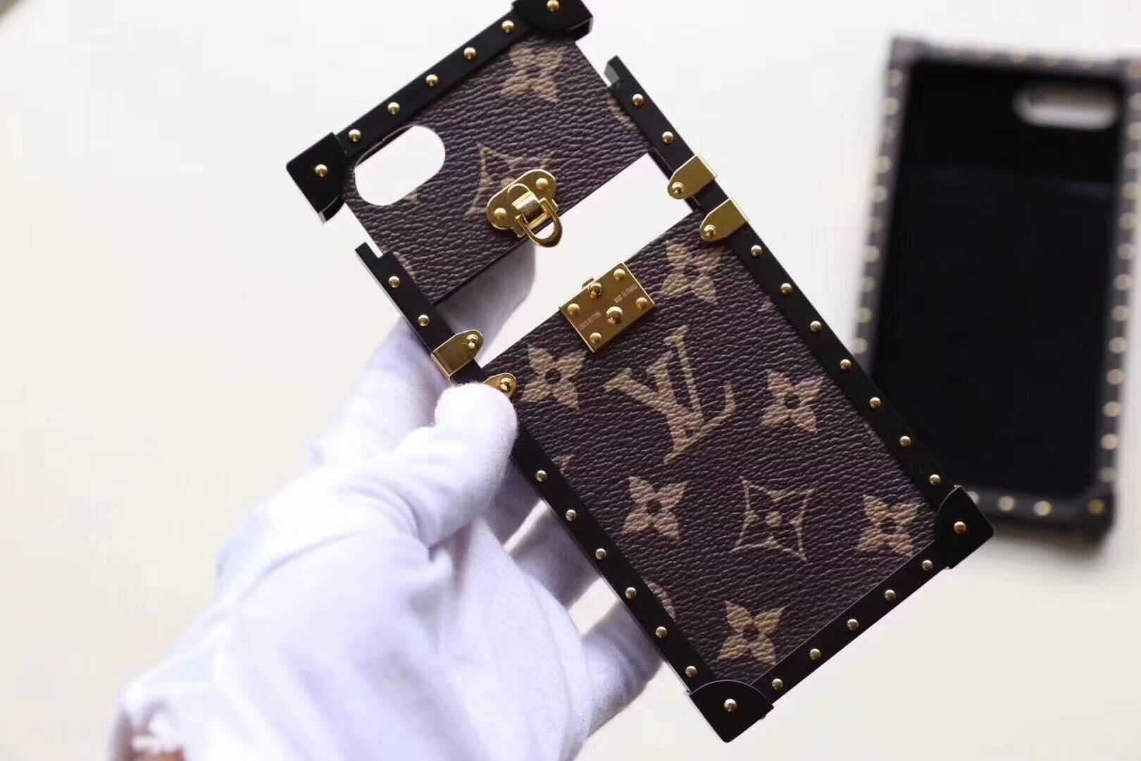 Louis Vuitton Outlet monogram canvas iPhone case 5569