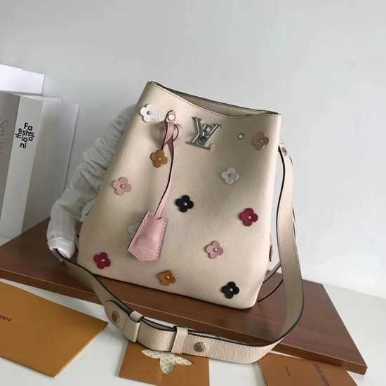 Louis Vuitton Outlet original lockme bucket 53081 cream