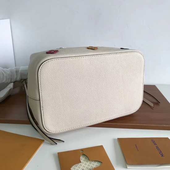 Louis Vuitton Outlet original lockme bucket 53081 cream