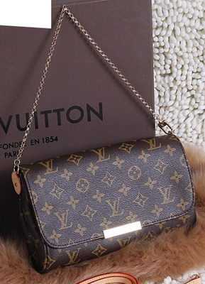 Louis Vuitton Outlet Monogram Canvas Favorite MM Shoulder Bag M40718