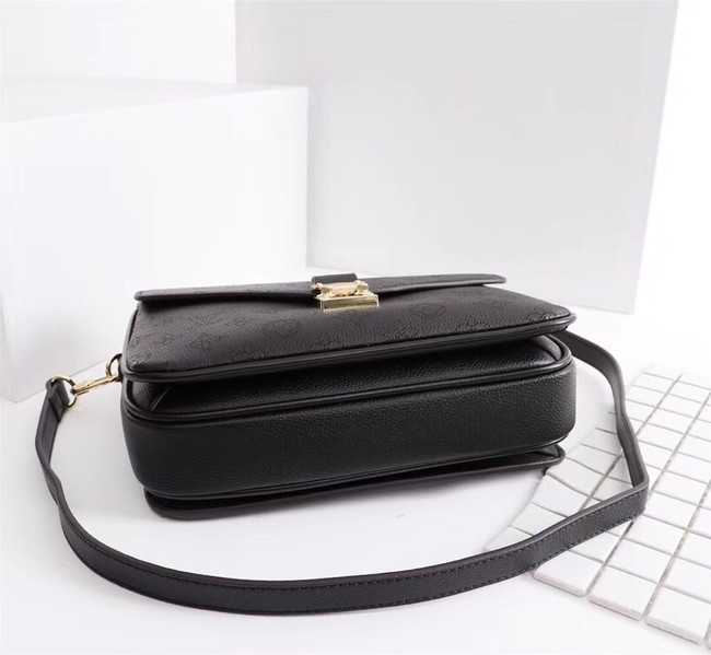 Louis Vuitton Outlet Mahina Leather POCHETTE METIS M40780 black