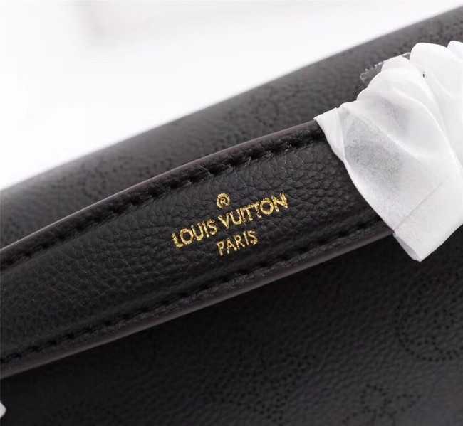 Louis Vuitton Outlet Mahina Leather POCHETTE METIS M40780 black