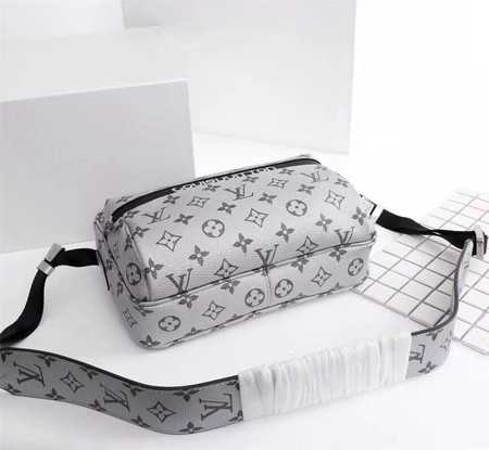 Louis Vuitton Outlet monogram canvas messenger 43845 silver