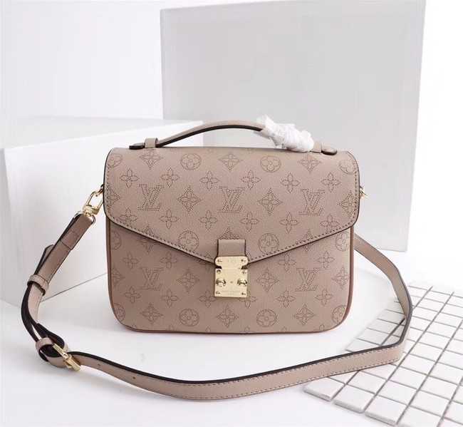 Louis Vuitton Outlet Mahina Leather POCHETTE METIS M40780 apricot