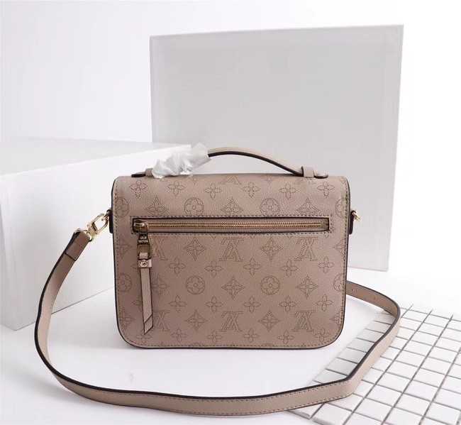 Louis Vuitton Outlet Mahina Leather POCHETTE METIS M40780 apricot