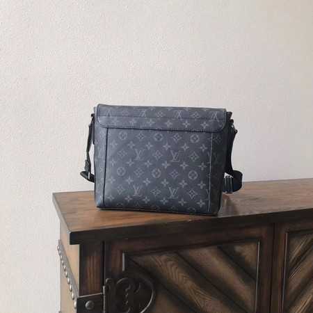 Louis Vuitton Outlet original best quality EXPLORER M50565