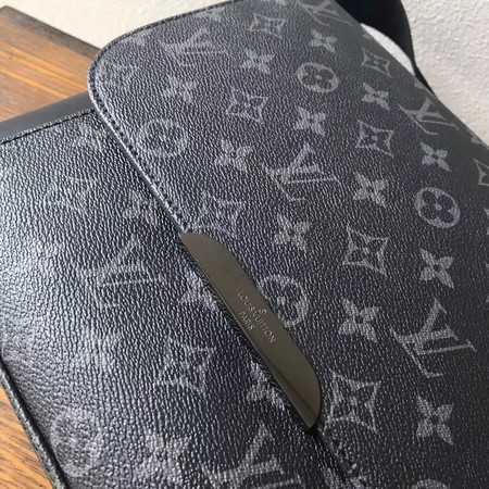 Louis Vuitton Outlet original best quality EXPLORER M50565