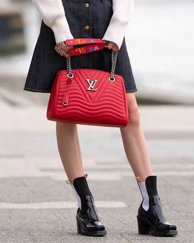 Louis Vuitton Outlet NEW WAVE CHAIN TOTE M51497 red