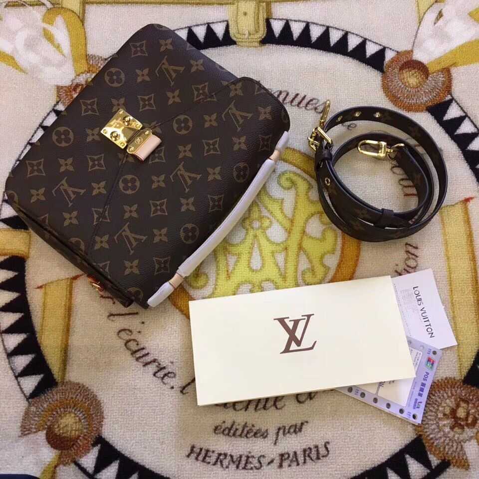 Louis Vuitton Outlet Monogram Canvas Pochette Metis Original Leather M40780