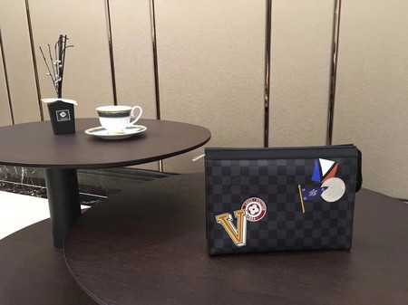 Louis Vuitton Outlet POCHETTE VOYAGE N64442 black