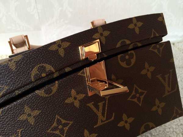 2015 Louis Vuitton Outlet twisted box frank gehry m40275