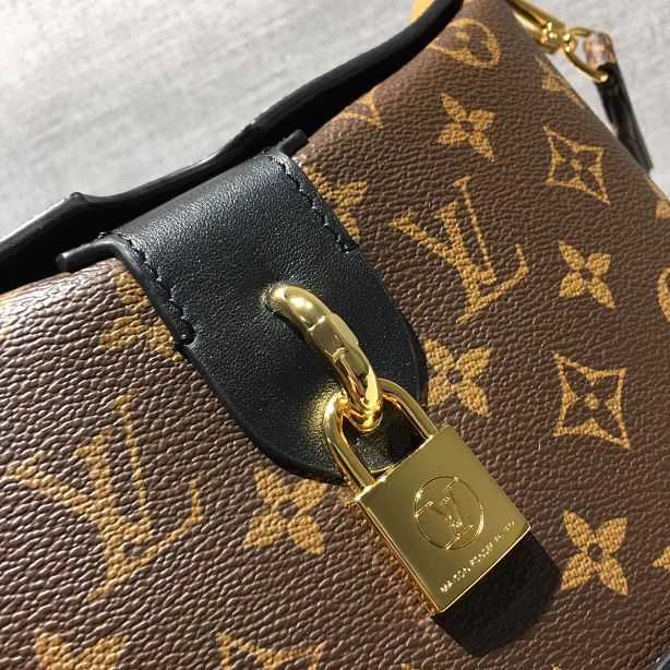 2017 Louis Vuitton Outlet fashion show original monogram bag mm M51179