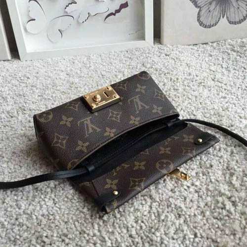 Louis Vuitton Outlet Monogram Canvas Triangle Chain Wallet M61502