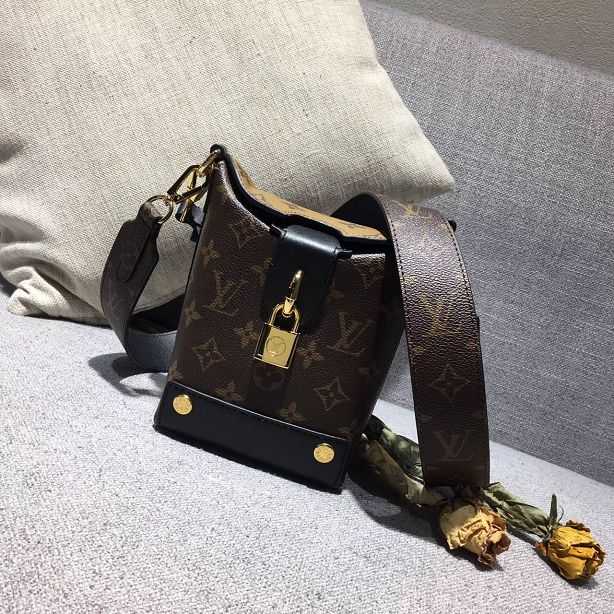 2017 Louis Vuitton Outlet fashion show original monogram bag pm M51178