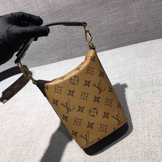 2017 Louis Vuitton Outlet fashion show original monogram bag pm M51178