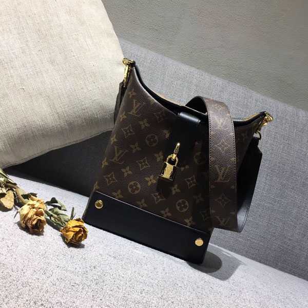 2017 Louis Vuitton Outlet fashion show original monogram bag M51177