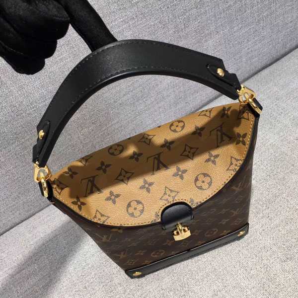 2017 Louis Vuitton Outlet fashion show original monogram bag M51177