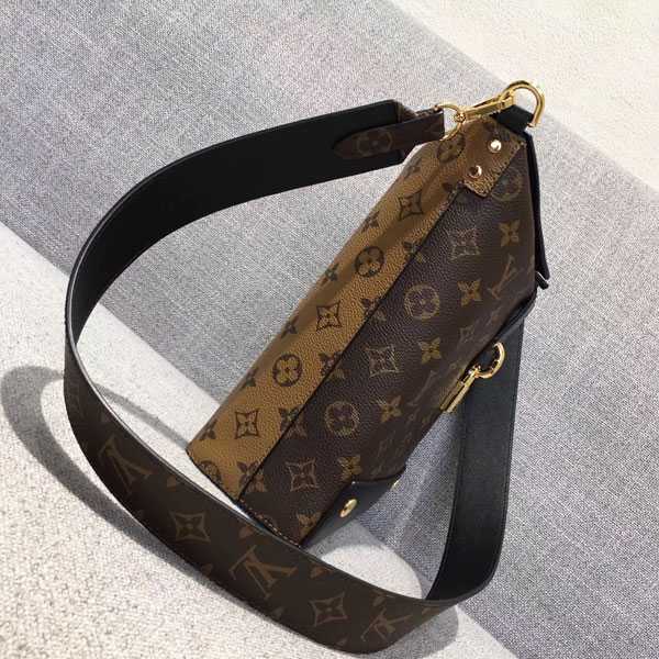 2017 Louis Vuitton Outlet fashion show original monogram bag M51177