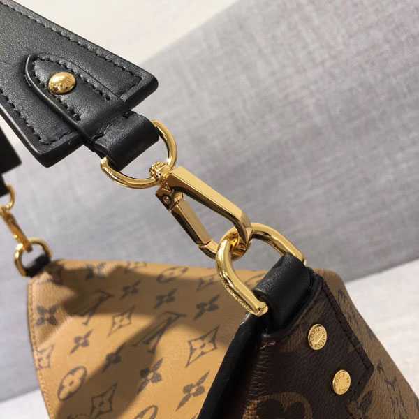 2017 Louis Vuitton Outlet fashion show original monogram bag M51177