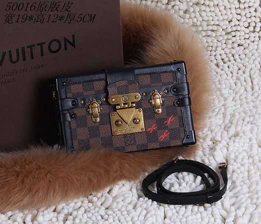 Louis Vuitton Outlet petite malle monogram canvas bag 50016