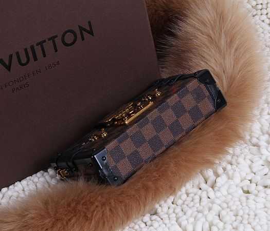 Louis Vuitton Outlet petite malle monogram canvas bag 50016