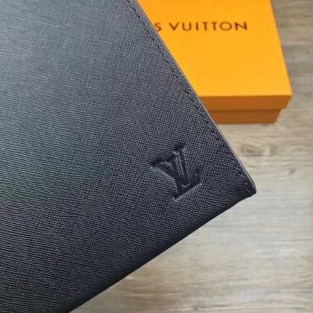 Louis Vuitton Outlet POCHETTE VOYAGE M30677 black