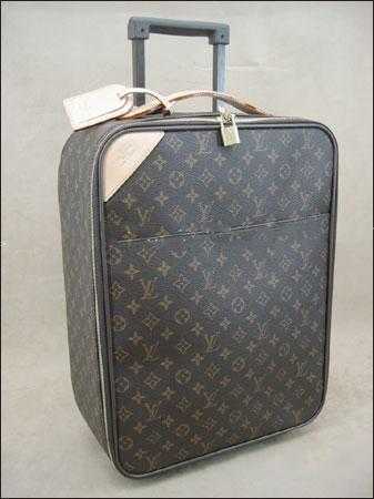 Louis Vuitton Outlet Mongram Canvas Pegase luggage 016