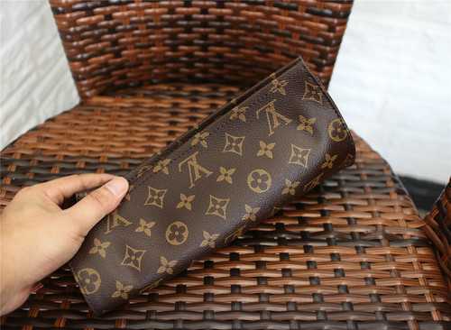 Louis Vuitton Outlet Clutch Bag M47542 Brown