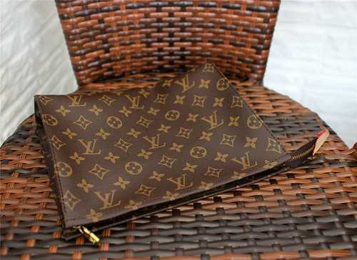 Louis Vuitton Outlet Clutch Bag M47542 Brown