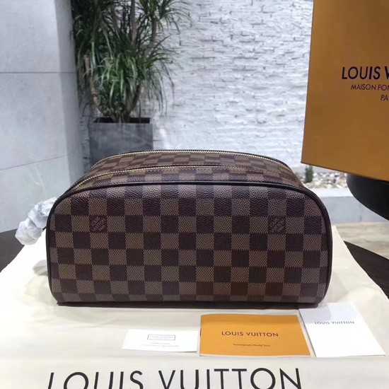 Louis Vuitton Outlet Damier Canvas King Size Toiletry Bag M47528