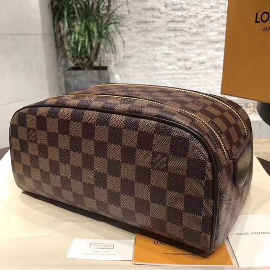 Louis Vuitton Outlet Damier Canvas King Size Toiletry Bag M47528