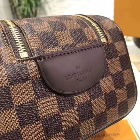 Louis Vuitton Outlet Damier Canvas King Size Toiletry Bag M47528