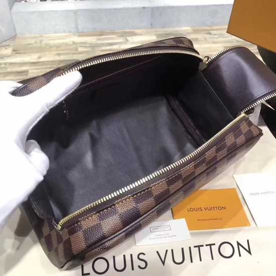 Louis Vuitton Outlet Damier Canvas King Size Toiletry Bag M47528