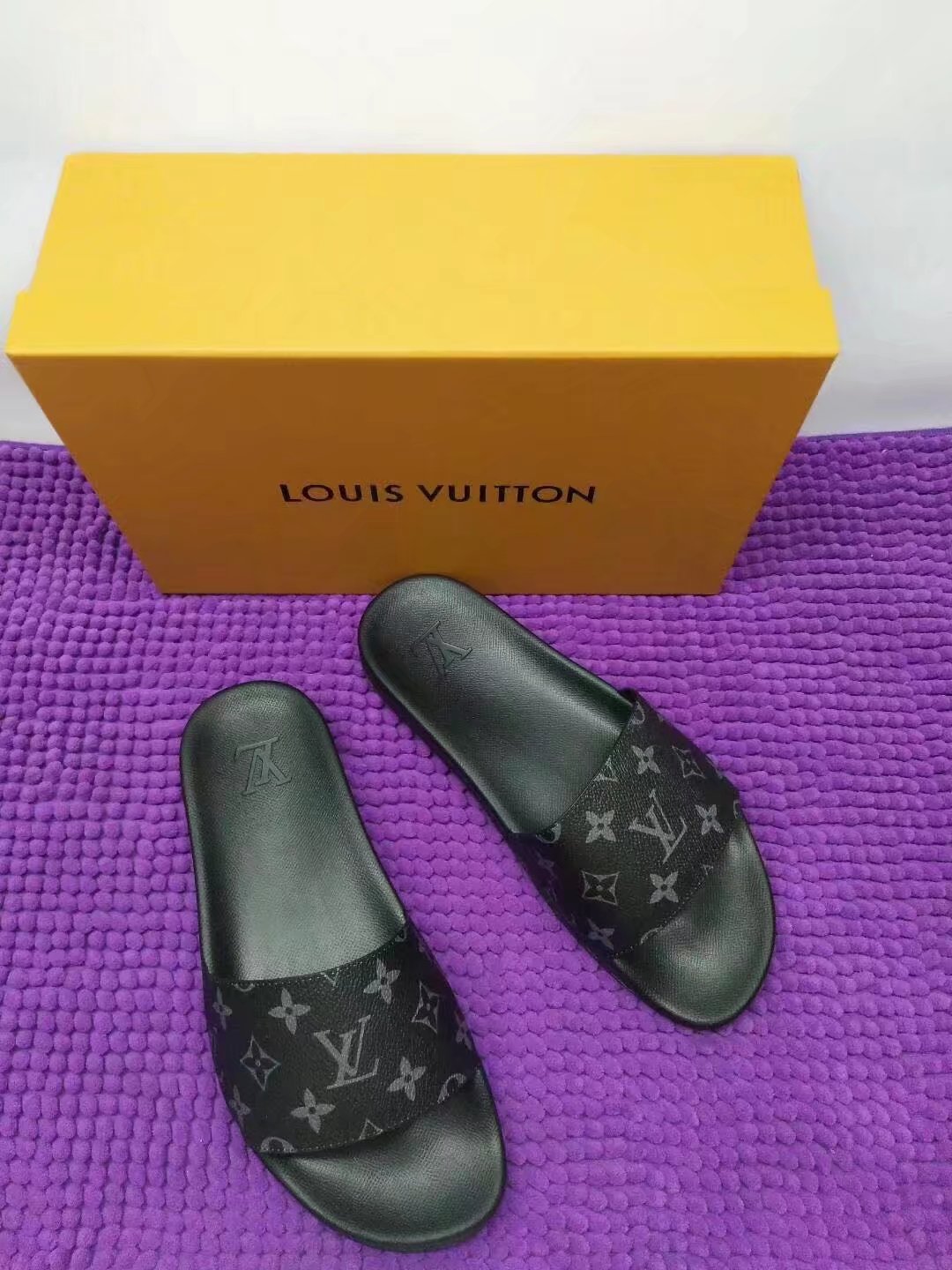 Louis Vuitton Outlet Lovers slippers LV881OM