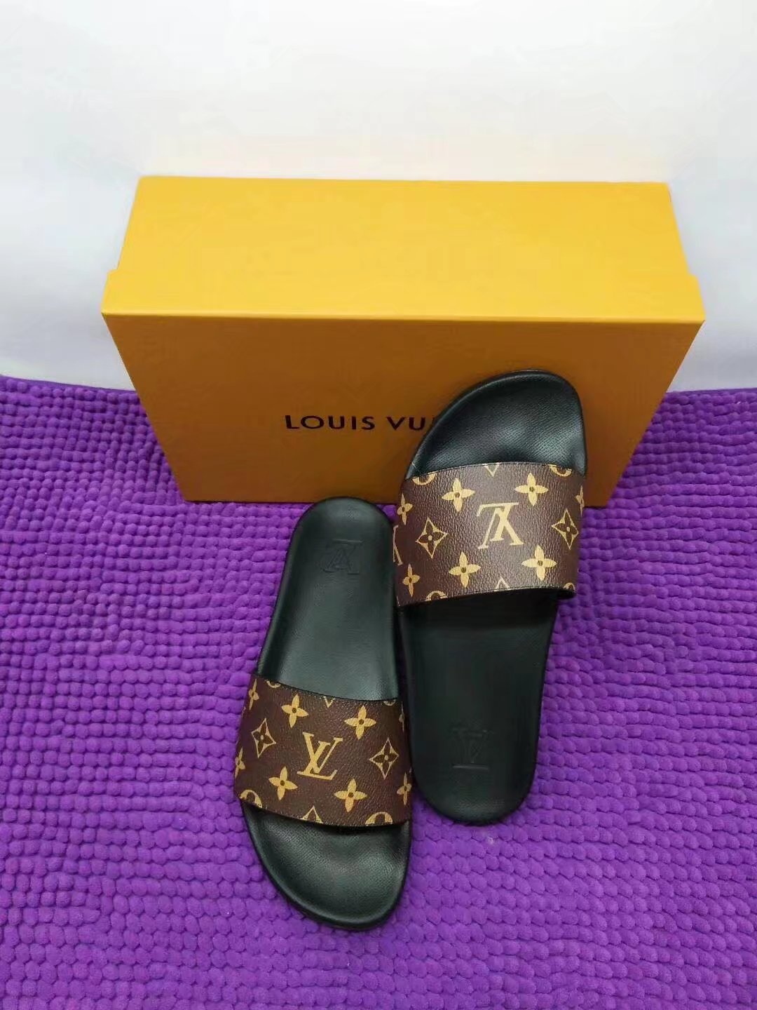 Louis Vuitton Outlet Lovers slippers LV882OM