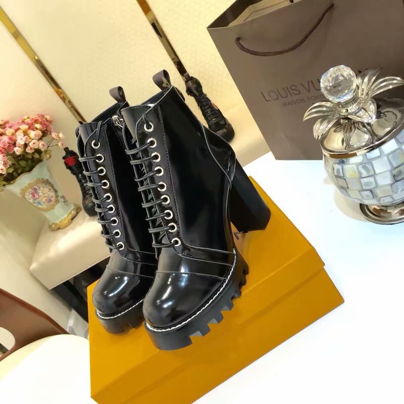 Louis Vuitton Outlet STAR TRAIL ANKLE BOOT LVC910SY BLACK