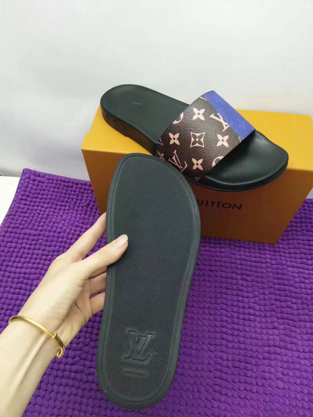 Louis Vuitton Outlet Lovers slippers LV884OM