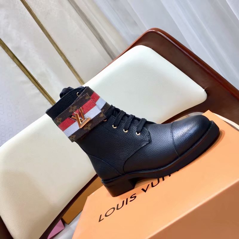 Louis Vuitton Outlet WONDERLAND FLAT RANGER LV920SY